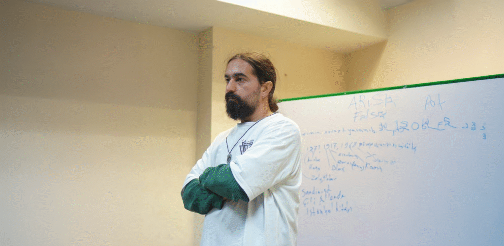 Müəllim paylaşımlarına görə işdən çıxarılıb